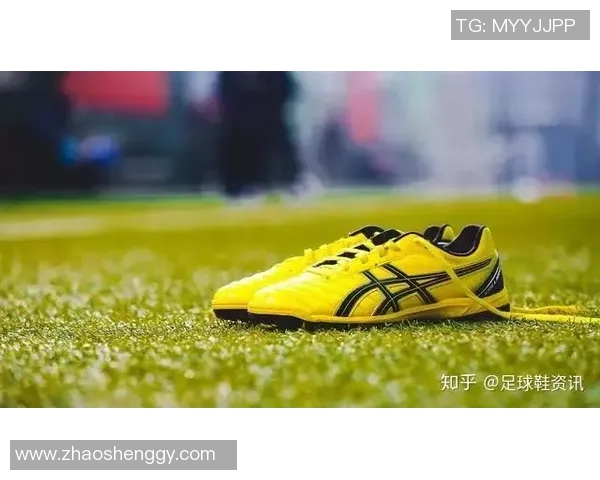 白色球鞋与足球明星的完美结合揭秘 他们的战靴为何如此特别